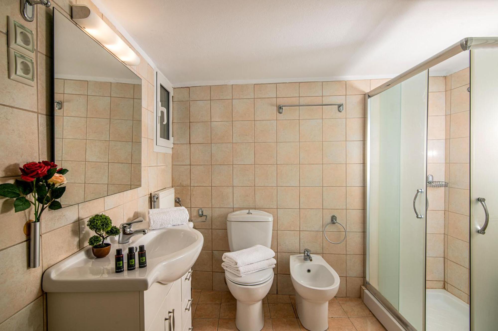 Central Double Bedroom Apartment Heraklion  ภายนอก รูปภาพ